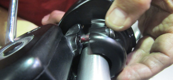 Come smontare e sostituire le manopole di una Harley Davidson