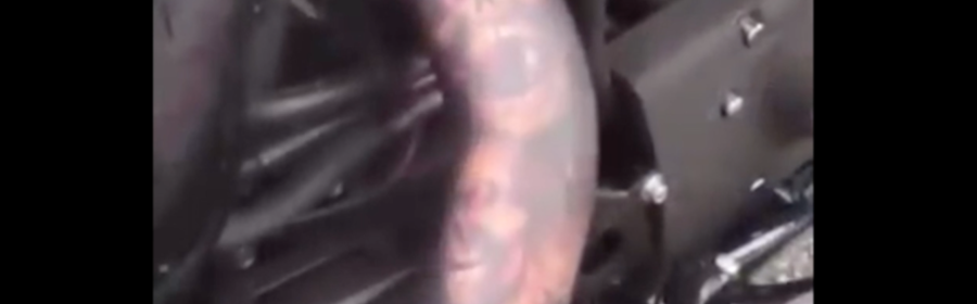 Una vernice speciale e guardate cosa succede quando gli scarichi si scaldano