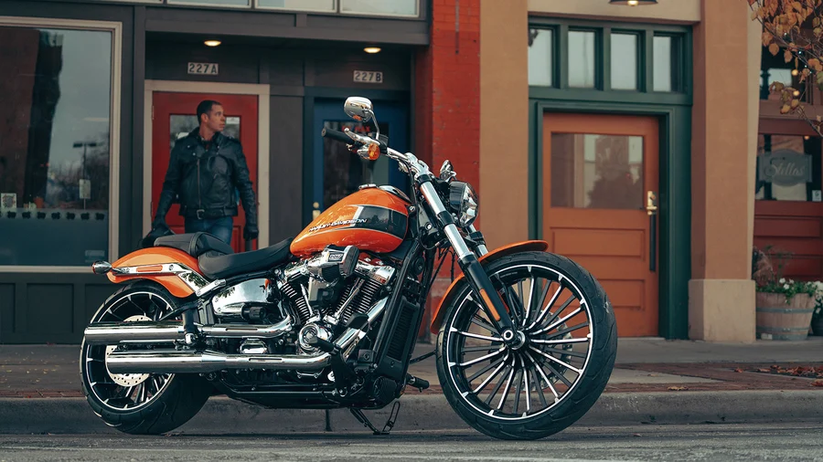 La nuova Harley-Davidson Breakout 2023: Potenza, stile e comfort per un’esperienza di guida unica